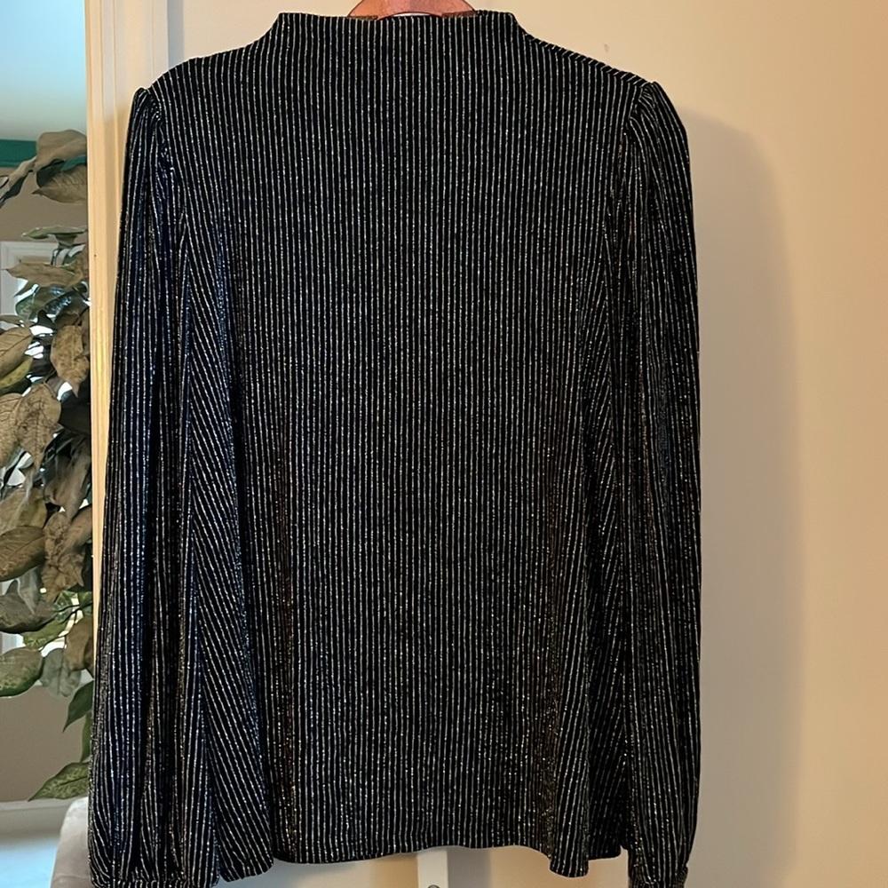 LONG SLEEVE METALLIC SWEATER BY TIMING. NWOT. SIZE XL.